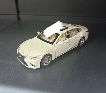 Lexus sedan model avtomobil – kolleksiya üçün detalcı oyuncaq -