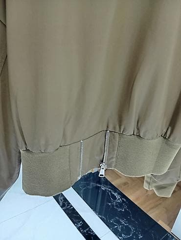 Kurtkalar: Zeytun-yaşıl rəngdə bomber üslubunda qadın gödəkçə. - Material: hamar — 4