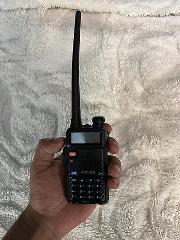 Baofeng UV-5R əl radiostansiyası - İki diapazon: VHF/UHF (136–174 MHz — 7