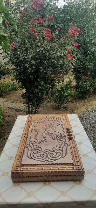 antik əşyaların alışı: Əl işi taxta nərd dəsti. Üzərində müxtəlif naxışlar və ornamentlər — 22