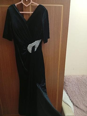 Qara məxmər gecə donu razmer:38 - Parça: yumşaq, parıltılı məxmər -