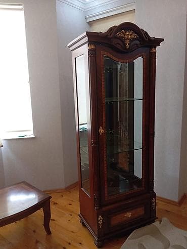 işləmiş divan: Klassik üslubda tam mebel dəsti Tərkibi: - Yataq otağı üçün geniş — 9