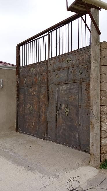 Dekorativ divar panelləri: Demir darvaza satilir.Eni 4.20 hundurluyu 3.50.kohne qalin — 1