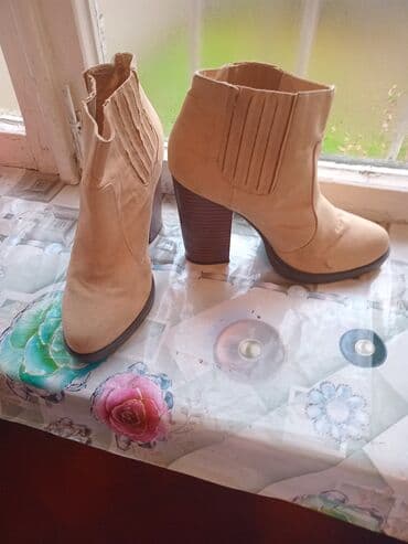 rezin botlar: Zara, Ölçü: 39, rəng - Bej, İşlənmiş — 1