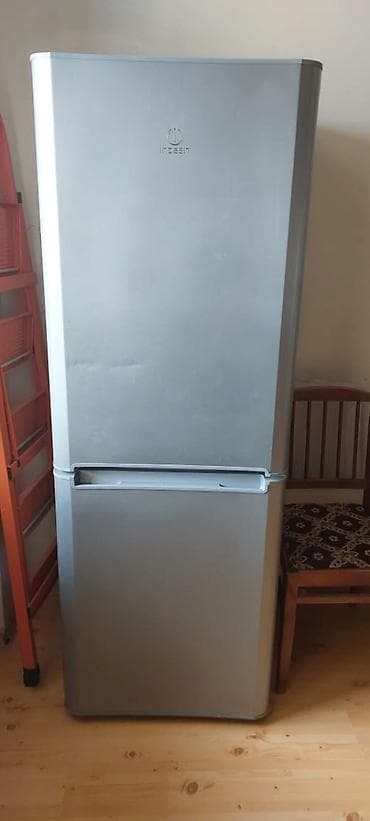 mebel alanlar: İndesit buzxanası aşağıda 3 polkalı. Heç ustaya göstərilməyib. 8 ildir — 1