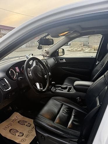 hyundai santa fe benzin: Dodge Durango – ağ rəngli, 7 yerlik geniş SUV. Mühərrik və — 5