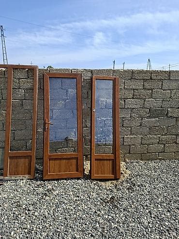 Plasdik qapi eni 2.20 hunduru 2 metir. Qirigi sinigi yoxdu! — 2