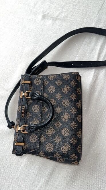 seleme pul verilir 2021: Çiyin çantası, Guess, Yeni — 2