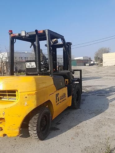kompressor teh: Hanga markalı dizel forklift Texniki xüsusiyyətlər: - Yükqaldırma: 3 — 5