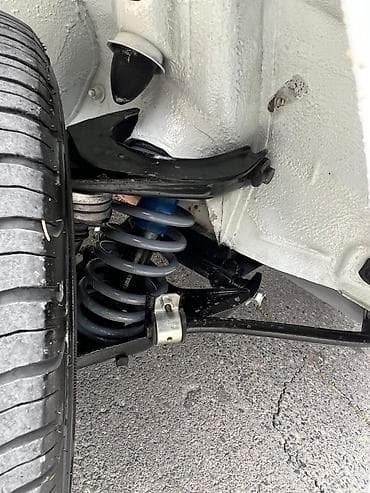 vaz 2105 karbirator: VAZ 2107, ağ rəng, sedan kuzov. Arginal benson Qabag sağ krıla ksok — 4