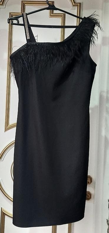 don sumqayit: Qara kokteyl geyimi – tük detallı, bir çiyinli - Rəng: klassik qara - — 2