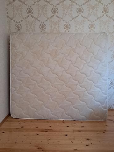 İstifadə olunmuş matras satılır vəziyyəti normaldı, ölçüləri 180.santı — 5