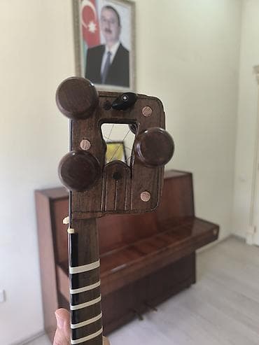 Musiqi alətləri: Professional tardı.Tarın ümumi görünüşüdə əladı.Tarın səsi və — 7