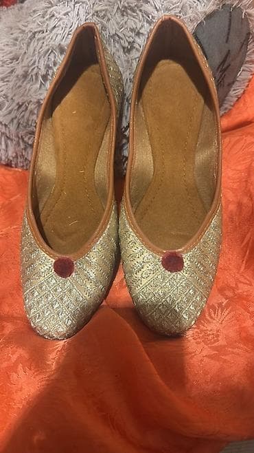 Qadın üçün ənənəvi üslubda baletka/jutti ayaqqabıları - Rəng: qızılı