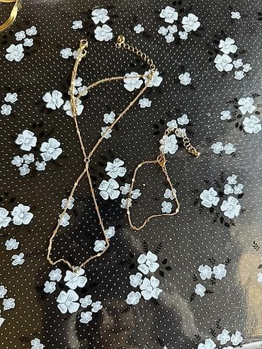 bilerzik: Qızılı rəngdə zərgərlik dəstləri – bir neçə model, Hər biri 3 azn — 2