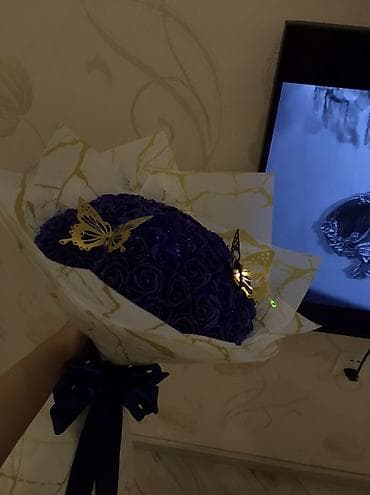 dekor daş: Üstünə istənilən hərif hədiyyə Bənövşəyi güllərdən buket - Tərkib — 2