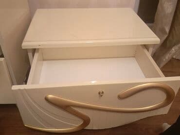 столик для кровати: 2 Ədəd Tumba Təciliiii Satılır 10 % endirim ediləcək Qiymət 110 — 2