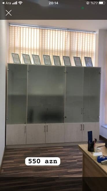 Ofis vitrin-dolabı - Material: aşağı hissə – laminat/taxta korpus