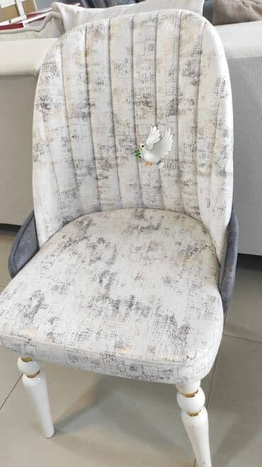 Stul yeni rəng seçimi var