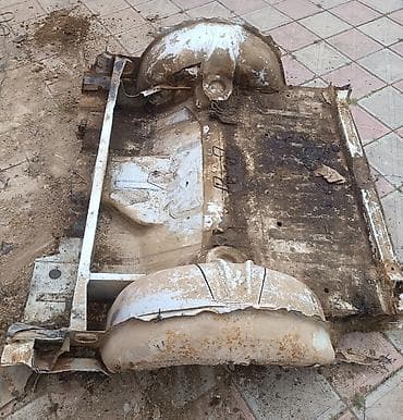 Niva baqajin polu satilir
