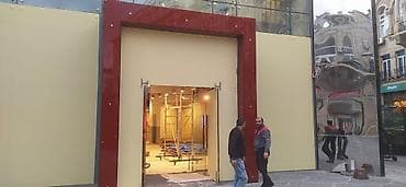 Obyektinizə müasir görünüş bəxş edin! Şüşə qapıların quraşdırılması