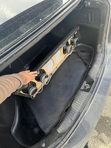 камера для машины: Avtomobil üçün arxa rəfdə quraşdırılan 4 ədəd orginal kalonda — 1