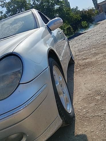 nomre altligi: Mercedes-Benz C‑Class (W203), gümüşü rəng. - Kuzov: sedan, klassik — 5