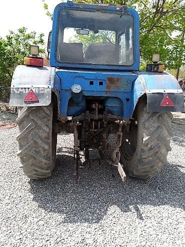 usaq uchun traktor: Mavi rənglitəkərl traktoru. Xüsusiyyət və detallar: - Dörd təkərli — 5