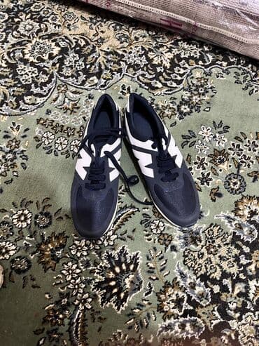 Renault: New Balance tərzində idman ayaqqabısı - Rəng: tünd göy (navy) və ağ — 1