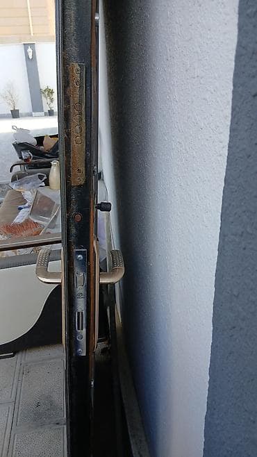 Metal giriş qapısı və karkası - Material: qalın metal/poçad, pres