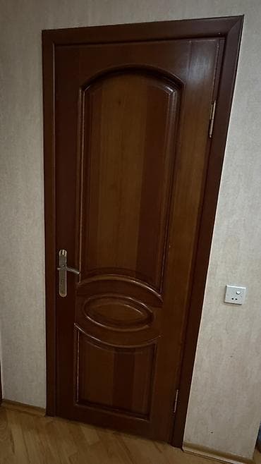 seyf qapi: Temiz taxta qapi
En 80 uz 206


1ed 150m
5eded taxta qapi var — 7
