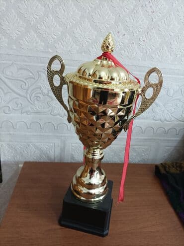 ролики в баку где купить: Qızılı finişli kubok - Material: parlaq qızılı rəngli metal/plastik — 3