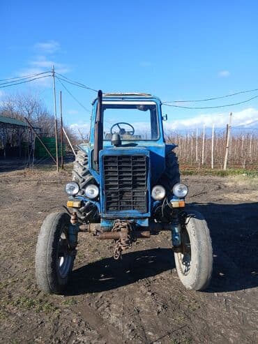 w210 arxa stoplar: Mavi rəngli təkərli kənd təsərrüfatı traktoru. Texniki xüsusiyyətlər — 1