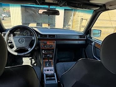 qayiq mator: Mercedes-Benz E 220: 2.2 l | 1995 il Sedan — 7