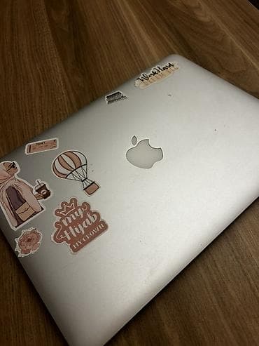 Apple MacBook Air noutbuku - Model: MacBook Air (gümüşü alüminium — 1