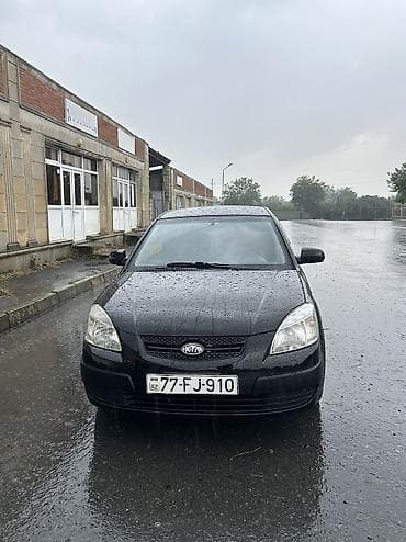 qubada ucuz avtomabiller: Kia Rio: 1.4 l | 2006 il Hetçbek — 1