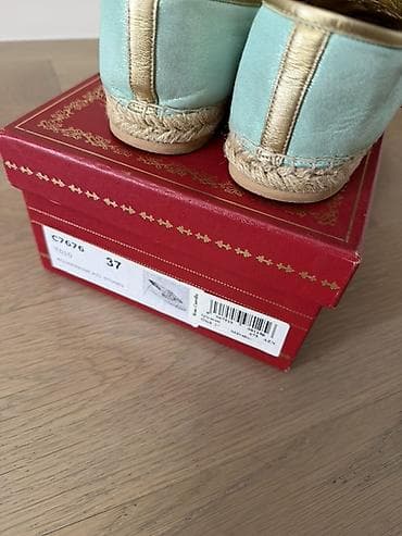 malomerka nedir: Rene Caovilla 37 razmer brend 675 azn alinib bir nece defe geyinilib — 3