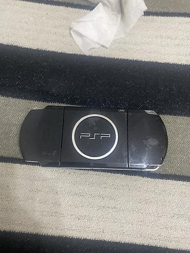 psp 2000: Ekranı təmizdir, cızıq yoxdur. Batareyası və adapteri olmadığı üçün — 7