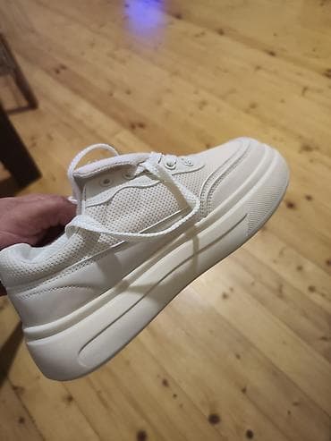 puma krasofka: Təzə almışam balaca gəldiyi üçün satıram. 39 razmerdi.Cavan uşaqlara — 1