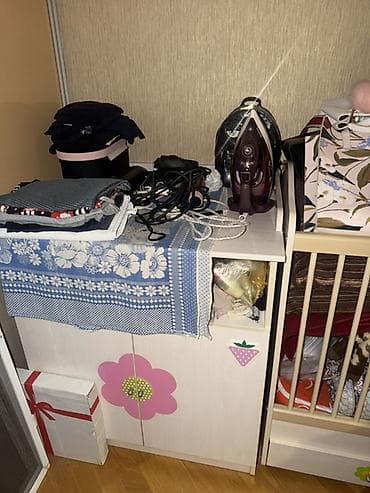 taxta beşik: Uşaq beşiyi və yanında sandıqlı komod dəsti - Beşik: Aşağı hissəsində — 2