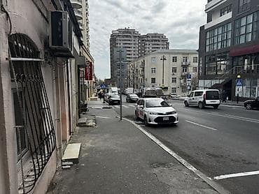 alisa: Kommersiya obyekti – küçəyə çıxışı olan kiçik mağaza/servis yeri - — 1