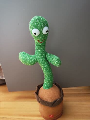 oxuyan kaktus: SATILIR! Yaşıl rəngdə, yumşaq materialdan hazırlanmış danışan kaktus — 1
