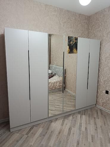 seyf dolab: Altı qapılı, güzgülü geyim dolabı - Minimalist dizaynlı, açıq boz — 1