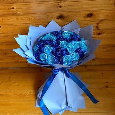 gul adları azərbaycan: Mavi tonlarda gül buketi - Tərtibat: Fərqli çalarlı mavi gül — 2