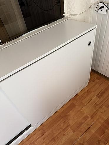 balka: Ağ rəngli sürgülü qapılı şkaf - Minimalist dizayn, balkon, dəhliz və — 2