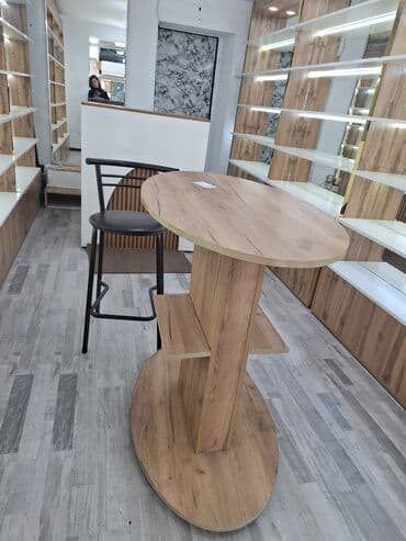 вешалки напольные для одежды оригинальные: Mağaza üçün vitrin və rəf sistemi - İki tərəfli divar boyu modul — 7