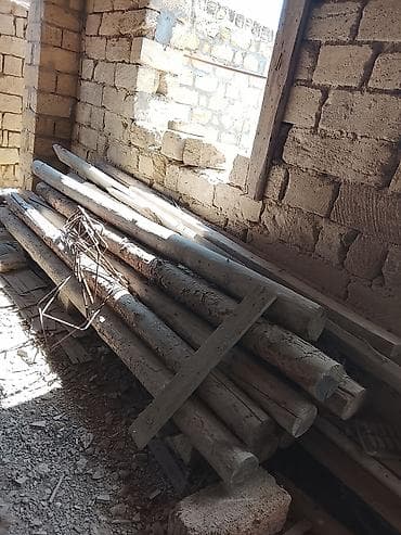 kremlovski şam ağacı: Taxta dirəklər və şalbanlar - Material: təbii ağac (diametrlər — 1