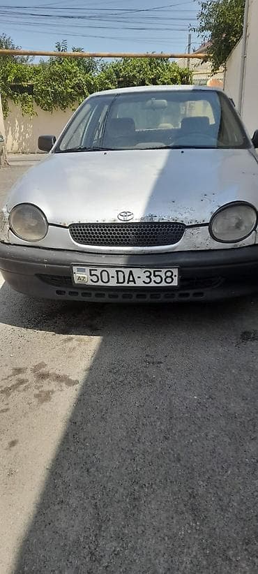 Toyota Corolla: 1.6 l | 1998 il Sedan