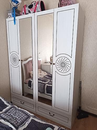 İşlənmiş, 4 qapılı, Güzgülü, Ağ, Taxta, Açılan, Düz dolab — 1