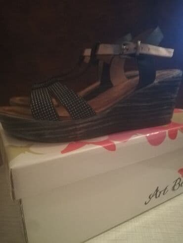 fitnes üçün qadın krosovkaları: Qadın ayaqqabıları 2 ci əl. Çox az istifadə olunub. Təzə kimi. Bir — 2